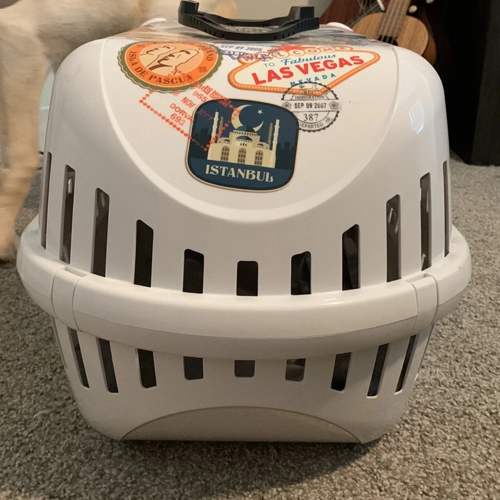 Brand new stylish cat carrier (blanket inside included)